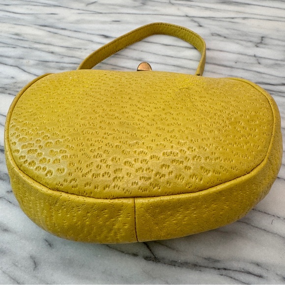 Beautiful vintage yellow ostrich skin purse with brass clasp - Picture 6 of 11